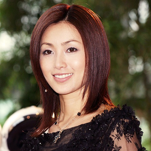 酒井法子の現在・2020年の姿に『目つきが怪しい』の声も