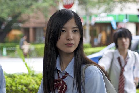 吉高由里子の父親と母親は学生時代に離婚