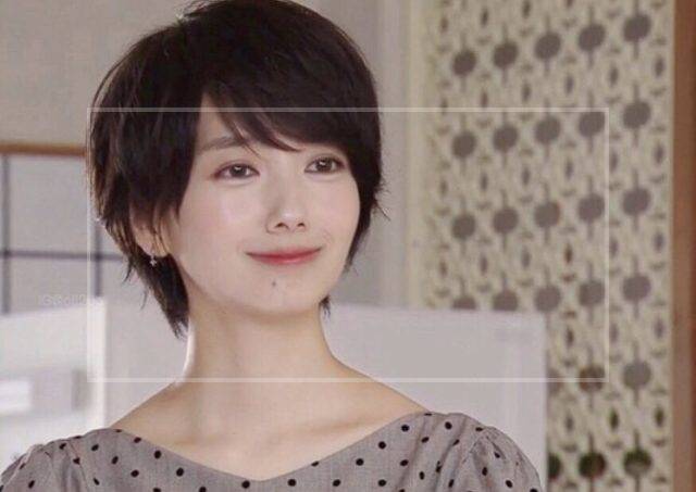 ①：座布団の端を踏んだ俳優に指摘