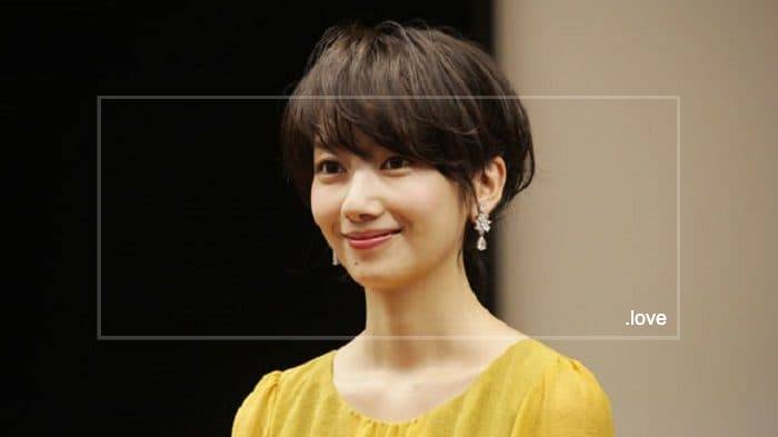 波瑠は伝説の美人女優・夏目雅子に激似の話も
