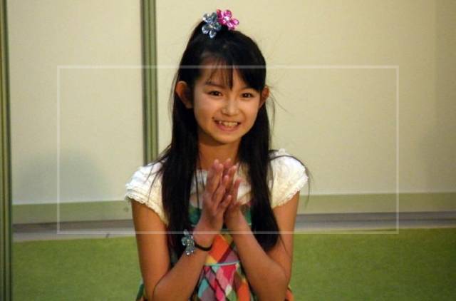 ③：幼少期からスクールに通い歌声を磨いてきた