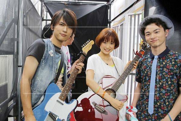 大原櫻子さんがボーカル、吉沢亮さんはギタリストを務め、とても息の合った様子を見せていた