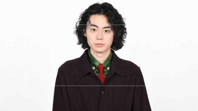 菅田将暉の最新の髪型②：2021年『コントが始まる』