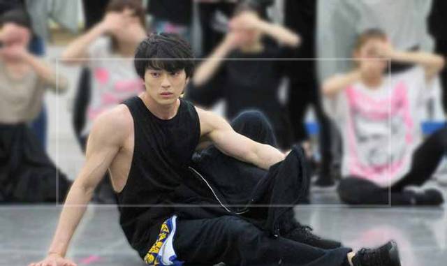 新田真剣佑の筋肉はすごい？画像や動画で確認！