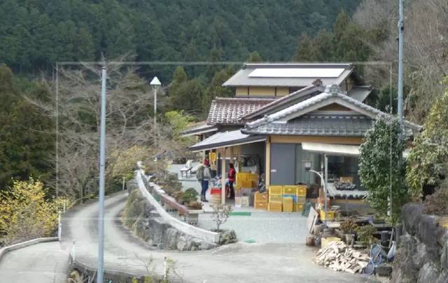 尾野真千子の実家②：大工の父親が建てた！