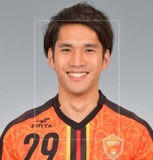 サッカーにハマり小1でプロ入りを決意！
