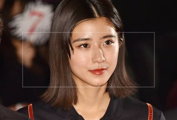 黒島結菜の母親①：芸能界に入るきっかけとなった人物 