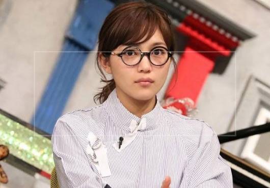 川口春奈のメガネ姿が可愛すぎる！？貴重な眼鏡姿を画像でチェック！