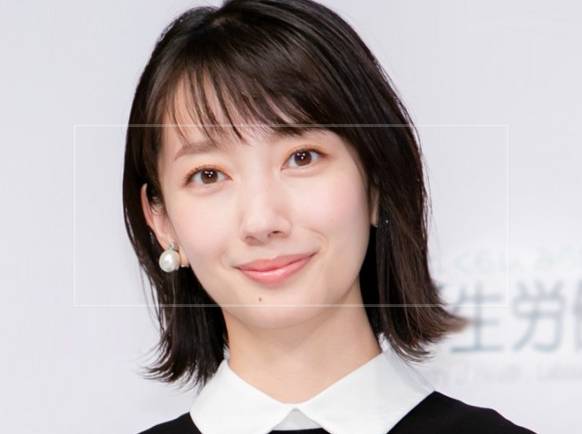 坂口健太郎の歴代彼女と噂②:波瑠(画像1)
