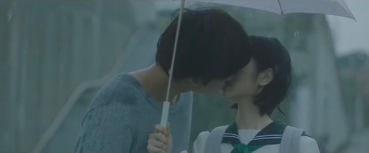 浜辺美波さんと北村匠海さんのキスシーン